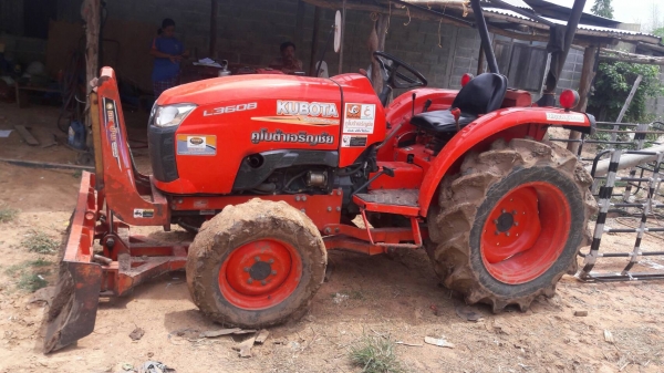 รถไถ 36 แรงปี  54 อุปกร 2 อย่าง   ซ. ม  2700  นิด ฯฯ   ราคาเบาฯฯ  280000   บาท  วันทูคอล 098 668-3479 dtac 094 289-9369 สิทธิ์ คับ