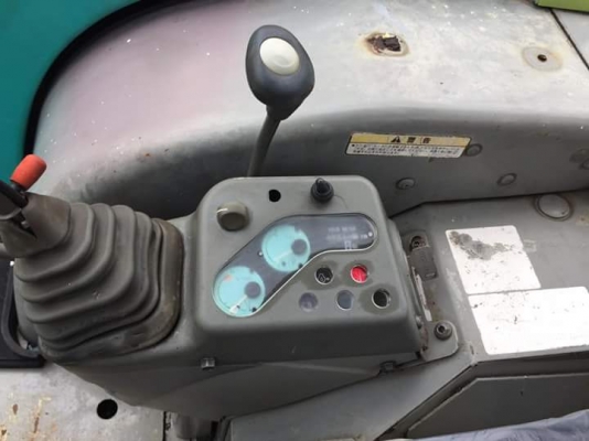 ขายรถแบ๊คโฮเก่านอกญี่ปุ่น ยี่ห้อ : YANMAR แบบ : VIO 40-2A คลอนโทนสั้น ปั้มนิ้ว มีเอกสารใบอินวอย สนใจติดต่อ โทร : 099-907-9273 กิ๊ฟ กมลชนก