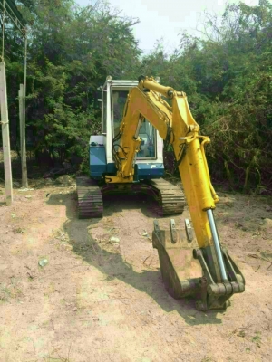 ขาย KOMATSU PC100-5 สภาพสวยพร้อมใช้ ติดต่อได้ คุณอ๊อฟ พิจิตร 086-737-9991