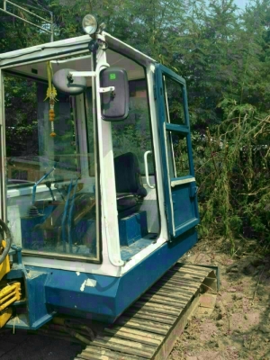 ขาย KOMATSU PC40-5เก๋งแอร์ สภาพสวยพร้อมใช้ ติดต่อได้ คุณอ๊อฟ พิจิตร 086-737-9991