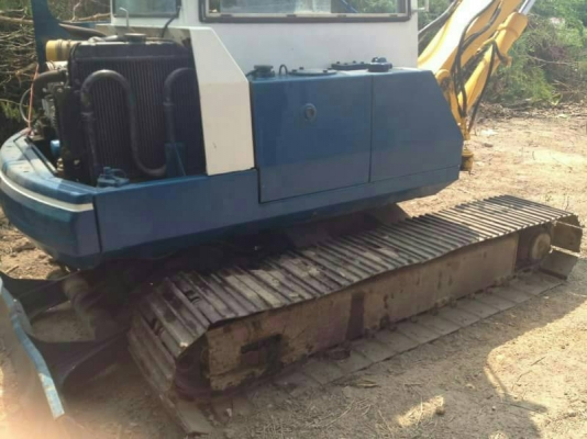 ขาย KOMATSU PC40-5เก๋งแอร์ สภาพสวยพร้อมใช้ ติดต่อได้ คุณอ๊อฟ พิจิตร 086-737-9991