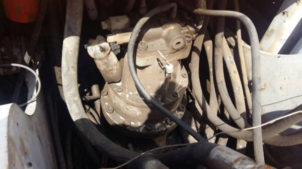 ขาย 425,000 รถแบคโค HITACHI EX200-2 เครื่องดี  ปั้ม แรง เอวมีขยับนิดหน่อย ใบแทรคยาว 80 บูมอามร์สวย เอกสารเล่มทะเบียน  รถอยู่ กทม. 090-772-3710 090-772-3708