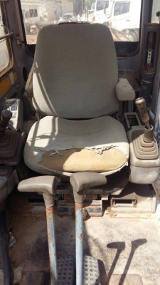 ขาย 425,000 รถแบคโค HITACHI EX200-2 เครื่องดี  ปั้ม แรง เอวมีขยับนิดหน่อย ใบแทรคยาว 80 บูมอามร์สวย เอกสารเล่มทะเบียน  รถอยู่ กทม. 090-772-3710 090-772-3708