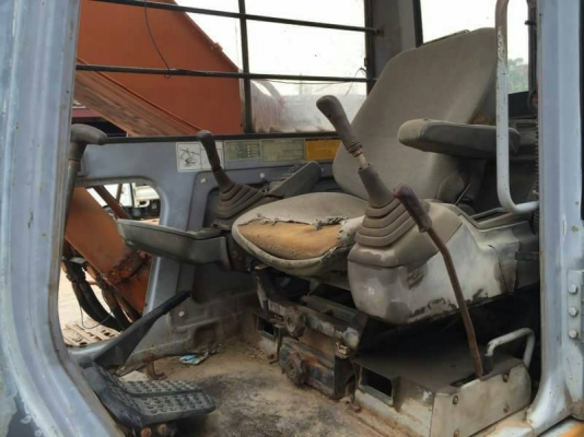 ขาย 425,000 รถแบคโค HITACHI EX200-2 เครื่องดี  ปั้ม แรง เอวมีขยับนิดหน่อย ใบแทรคยาว 80 บูมอามร์สวย เอกสารเล่มทะเบียน  รถอยู่ กทม. 090-772-3710 090-772-3708