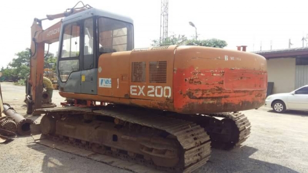 ขาย 425,000 รถแบคโค HITACHI EX200-2 เครื่องดี  ปั้ม แรง เอวมีขยับนิดหน่อย ใบแทรคยาว 80 บูมอามร์สวย เอกสารเล่มทะเบียน  รถอยู่ กทม. 090-772-3710 090-772-3708