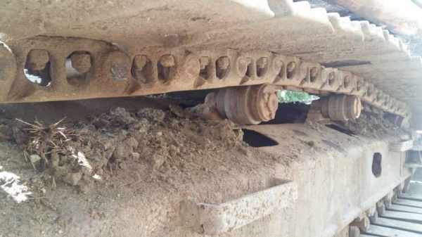 ขาย 425,000 รถแบคโค HITACHI EX200-2 เครื่องดี  ปั้ม แรง เอวมีขยับนิดหน่อย ใบแทรคยาว 80 บูมอามร์สวย เอกสารเล่มทะเบียน  รถอยู่ กทม. 090-772-3710 090-772-3708