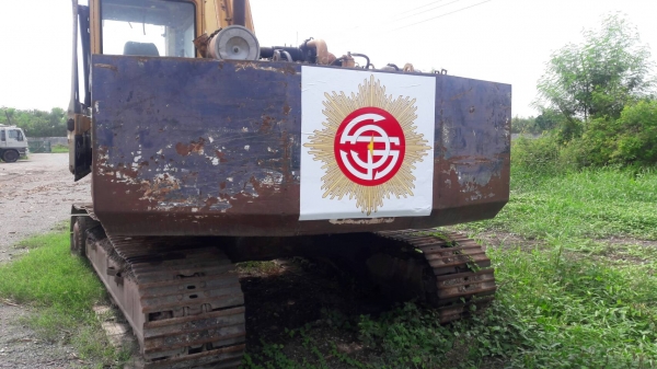 ขาย KOMATSU PC200-3 สภาพสวยพร้อมใช้ ติดต่อได้ คุณอ๊อฟ พิจิตร 086-737-9991