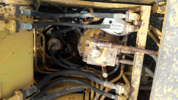 ขาย KOMATSU PC200-3 สภาพสวยพร้อมใช้ ติดต่อได้ คุณอ๊อฟ พิจิตร 086-737-9991