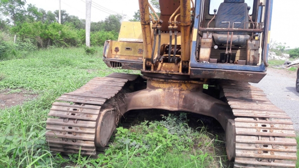 ขาย KOMATSU PC200-3 สภาพสวยพร้อมใช้ ติดต่อได้ คุณอ๊อฟ พิจิตร 086-737-9991