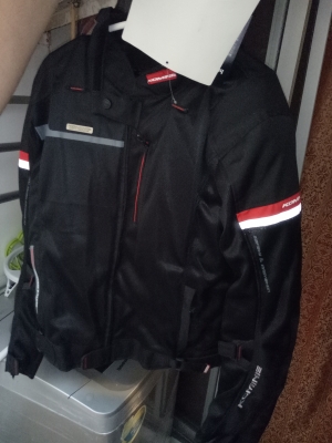 เสื้อกาดยังไม่ได้ใส่สักครั้ง เสื้อกาดยังไม่ได้ใส่สักครั้ง