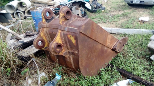 ขายบุ้งกี๋ Komatsu PC 200 รุ่น 3 สภาพดี ราคาย่อมเยา