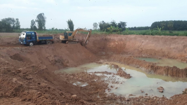 ขายรถแบคโฮ CAT E120 ราคา 460000