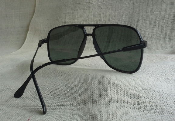 แว่นตาที่สุดแห่งนวัตกรรมฝรั่งเศส &#039;ราชสีห์ดำ&#039;  Vintage SWANK handmade in France  บิ๊กไซซ์!