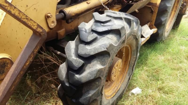 ขาย 450,000 หน้าตักหลังขุด CAT 428 B  ปี 1995 เครื่องดี ปั้มดี เกียร์แรง 2 เพลา รถสวยพร้อมใช้ เอกสารเล่มทะเบียน รถอยู่ กทม. 090-772-3710 090-772-3708