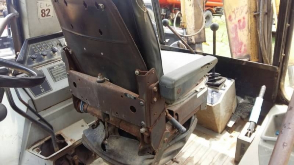 ขาย 450,000 หน้าตักหลังขุด CAT 428 B  ปี 1995 เครื่องดี ปั้มดี เกียร์แรง 2 เพลา รถสวยพร้อมใช้ เอกสารเล่มทะเบียน รถอยู่ กทม. 090-772-3710 090-772-3708