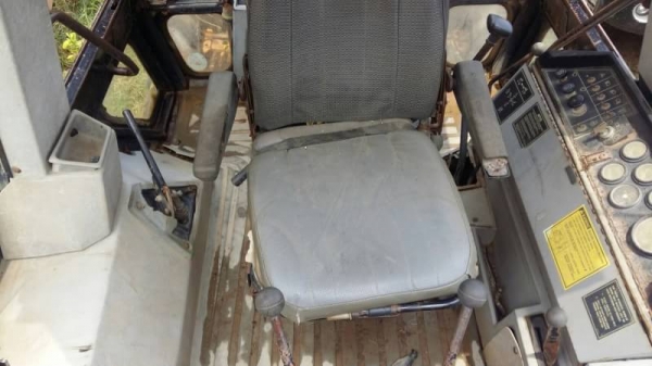 ขาย 450,000 หน้าตักหลังขุด CAT 428 B  ปี 1995 เครื่องดี ปั้มดี เกียร์แรง 2 เพลา รถสวยพร้อมใช้ เอกสารเล่มทะเบียน รถอยู่ กทม. 090-772-3710 090-772-3708