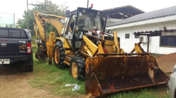 ขาย 450,000 หน้าตักหลังขุด CAT 428 B  ปี 1995 เครื่องดี ปั้มดี เกียร์แรง 2 เพลา รถสวยพร้อมใช้ เอกสารเล่มทะเบียน รถอยู่ กทม. 090-772-3710 090-772-3708
