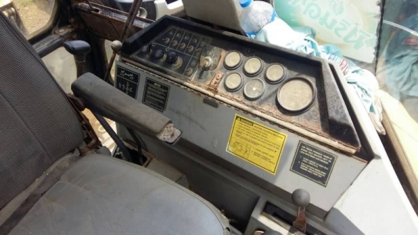 ขาย 450,000 หน้าตักหลังขุด CAT 428 B  ปี 1995 เครื่องดี ปั้มดี เกียร์แรง 2 เพลา รถสวยพร้อมใช้ เอกสารเล่มทะเบียน รถอยู่ กทม. 090-772-3710 090-772-3708