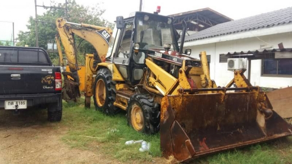 ขาย 450,000 หน้าตักหลังขุด CAT 428 B  ปี 1995 เครื่องดี ปั้มดี เกียร์แรง 2 เพลา รถสวยพร้อมใช้ เอกสารเล่มทะเบียน รถอยู่ กทม. 090-772-3710 090-772-3708