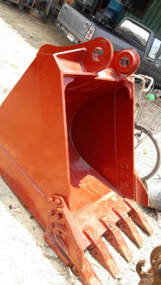 ขายบุ้งกี๋ รถขุดขนาด 200  สลัก80มิล มีขนาด39-45 นิ้ว ขายราคาถูก เพียง45,000 บาทเท่านั้น