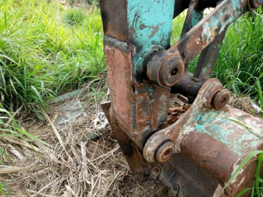 ขาย 195,000 KOMATSU pc 50 UU  เครื่องดี ปั้มแรง โช่หนา เอวแน่น รถสวยพร้อมใช้ รถอยู่ จ.ชลบุรี  090-772-3710 090-772-3708