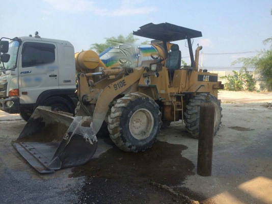 ขายด่วน  รถตักล้อยาง 910e  สภาพดีมาก พร้อมใช้งาน