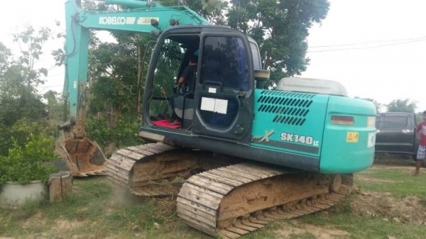 ขาย 1,690,000 KOBELCO SK 140-8 super X ทำงาน 9,000 ชม.ไฟฟ้าพร้อม เครื่องดี ปั้มแรง เอวดี โซ่อ่อน รอนเลอร์ดี เอกสารแจ้งจำหน่าย  รถอยู่ สุรินทร์ 090-772-3710 090-772-3708