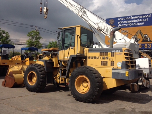 รถตัก3คิว Komatsu WA300-E สภาพดี รถเก่านอก นำเข้าจากญี่ปุ่น ชม.น้อย