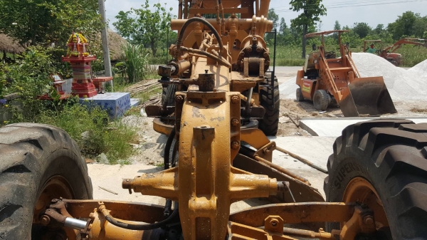 ขาย รถเกรด KOMATSU รถใช้งานได้ทุกระบบ เครื่องดี เกียร์ดี ปั้มดี เอกสารใบซื้อขาย