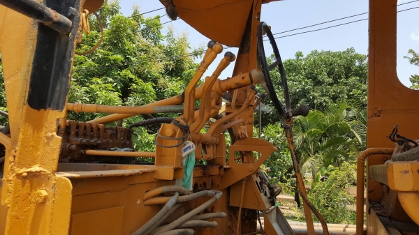 ขาย รถเกรด KOMATSU รถใช้งานได้ทุกระบบ เครื่องดี เกียร์ดี ปั้มดี เอกสารใบซื้อขาย