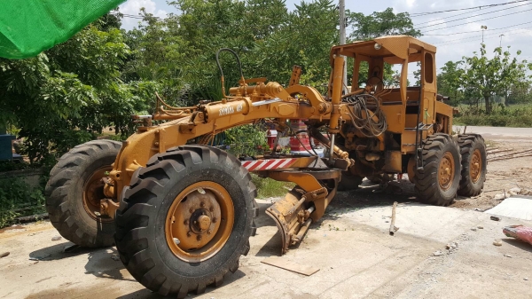 ขาย รถเกรด KOMATSU รถใช้งานได้ทุกระบบ เครื่องดี เกียร์ดี ปั้มดี เอกสารใบซื้อขาย