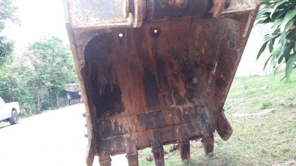 ขายด่วน  แบคโฮ komatsu  200-3  ขายราคา 340,000