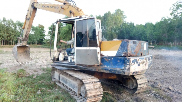 ขายด่วน KOMATSU PC 120-3 สภาพพร้อมใช้งาน เครื่องเดิม ปั้มเดิม เครื่องปั้มดี พร้อม ทำงาน โซ่ช่วงสวย เอวแน่น ตัวเดินดี แรง รถทำงานไม่โหลด ไม่รัอน ใช้งานปกติ อยู่ทุกวัน เอกสารสัญญาซื้อขาย