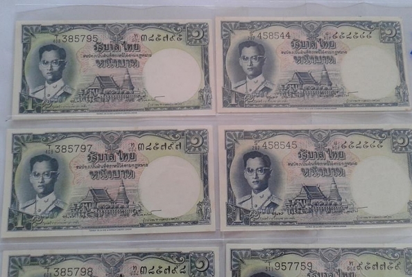 ขายธนบัตร 1 บาท โทมัส จำนวน 9 ใบ ไม่ผ่านการใช้งาน 2300 บาท