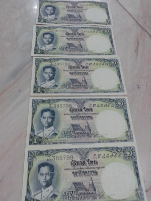 ขายธนบัตร 1 บาท โทมัส จำนวน 9 ใบ ไม่ผ่านการใช้งาน 2300 บาท