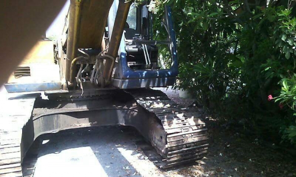 ขาย 385,000 KOBELCO sk 200-2  เครื่องดี ปั้มแรง เอวแน่น ช่าวล่างเต็ม รถอยู่ กาญจนบุรี 090-772-3710 090-772-3708