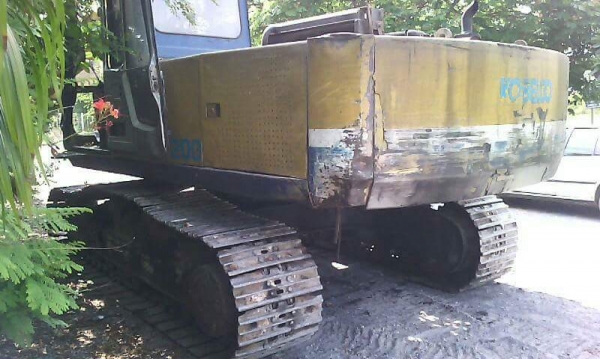 ขาย 385,000 KOBELCO sk 200-2  เครื่องดี ปั้มแรง เอวแน่น ช่าวล่างเต็ม รถอยู่ กาญจนบุรี 090-772-3710 090-772-3708