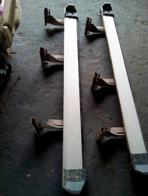 บันไดข้าง 1 คู่  tel.063-286-3551 ,081-427-3941