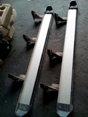 บันไดข้าง 1 คู่  tel.063-286-3551 ,081-427-3941