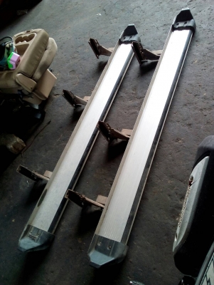 บันไดข้าง 1 คู่  tel.063-286-3551 ,081-427-3941