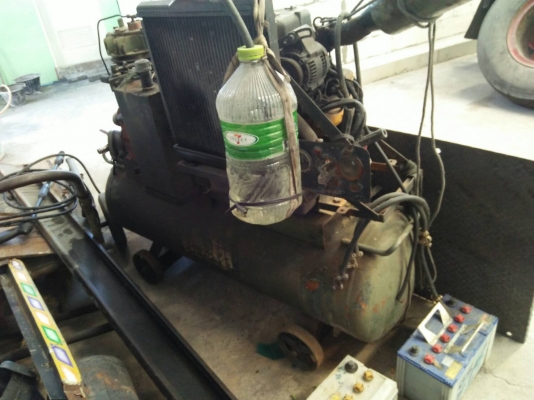 ต้องการขายเครื่องปั๊มลม2สูบใช้กำลังขับด้วยน้ำมันดีเซลเครื่อง15แรงสนใจติดต่อด่วน ต้องการขายเครื่องปั๊มลม2สูบใช้กำลังขับด้วยน้ำมันดีเซลเครื่อง15แรงสนใจติดต่อด่วน