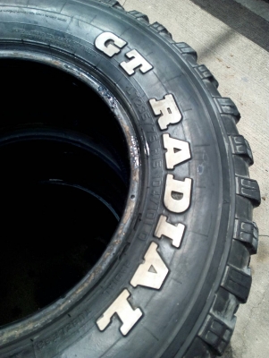 235/75R15  SAVERO M/T GT RADIAL  มี 1 เส้น  tel.063-286-3551 ,081-427-3941