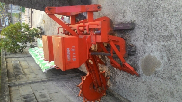 เครื่อวหยอดข้าว 4 แถว 2 ถัง เครื่อวหยอดข้าว 4 แถว 2 ถัง