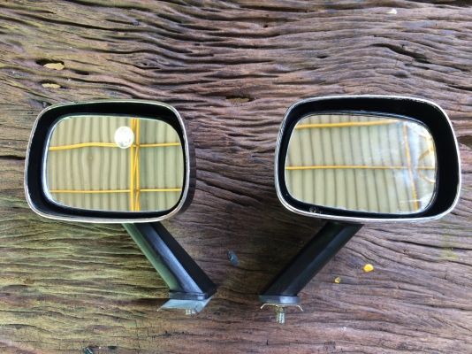 กระจกแก้ม retro ครบคู่