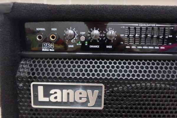 ตู้แอมป์เบส ยี่ห้อ Laney รุ่น RB4 ดอก 15 นิ้ว 160W มือสอง สภาพใหม่มาก