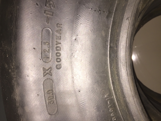 ยางสลิกสำหรับรถแข่ง ยางสลิกสำหรับรถแข่ง