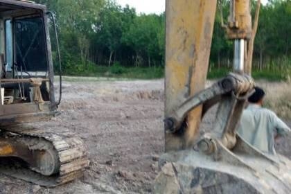 ขาย 315,000 บาท KOMATSU PC 120-3 สภาพพร้อมใช้งาน เครื่องเดิม ปั้มเดิม เครื่องปั้มดี พร้อม ทำงาน โซ่ช่วงสวย เอวแน่น ตัวเดินดี แรง รถทำงานไม่โหลด ไม่รัอน ใช้งานปกติ อยู่ทุกวัน เอกสารสัญญาซื้อขาย  รถอยู่ จ.ร้อยเอ็ด โทร&amp;ไอดีไลน์ 0610710295