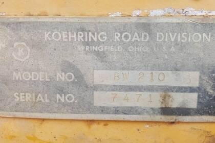 ขาย 395,000 บาท  รถบดสั่นสะเทือน BW210 สภาพพร้อมใช้งาน เอกสารใบซื้อขาย  รถอยู่ จ.อุดรธานี โทร&amp;ไอดีไลน์ 0610710295