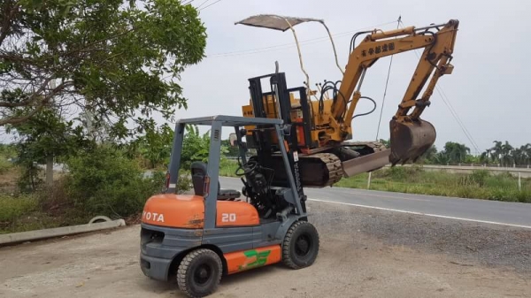 ขายด่วนยกดูจริงๆรถยกTOYOTA 6FG20ยก2ตันเสาสูง3เมตรเคื่องโตต้า4สูบ5Kเบนซินติดแก็สได้รถนอกเพิ่งนำเข้ามายังไม่เคยใช้งานในเมืองไทยเลย