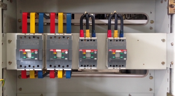 ขายตู้ Mdb Mian air circuit breaker Abb 1600A SACE E2N 16 breaker ย่อยของ Abb 8 ตัว พร้อม capbank Abb 50kvar 6 step K.Pipat 098-2641749